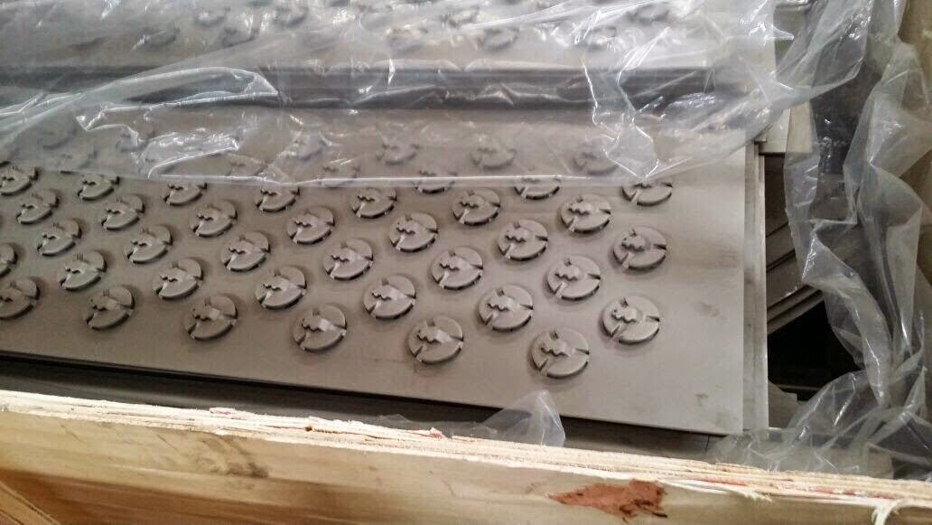 High-capacity valve tray panel